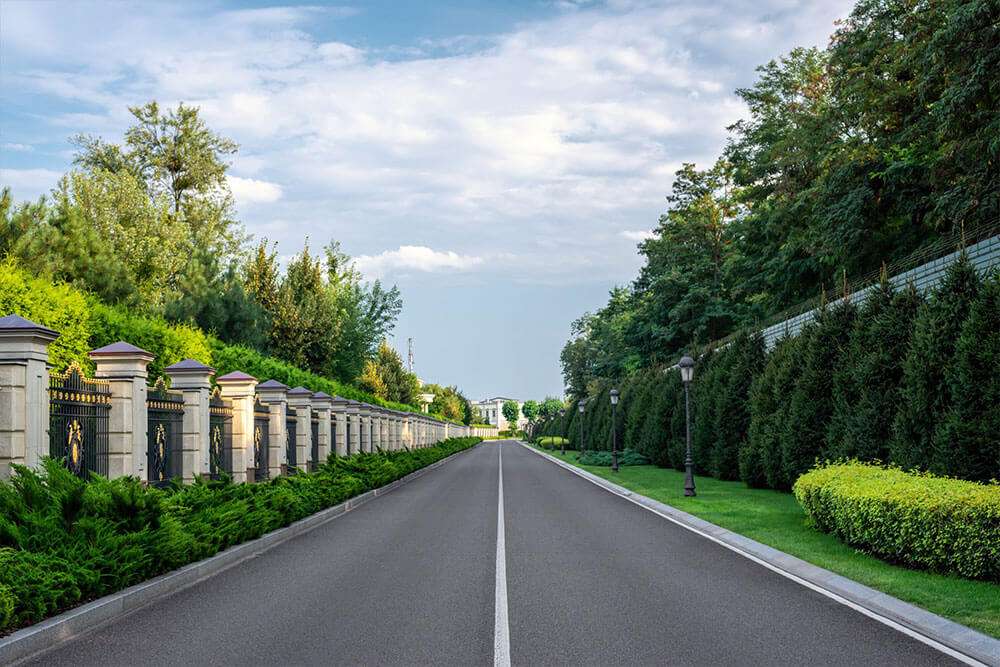 What are the advantages of an asphalt driveway?